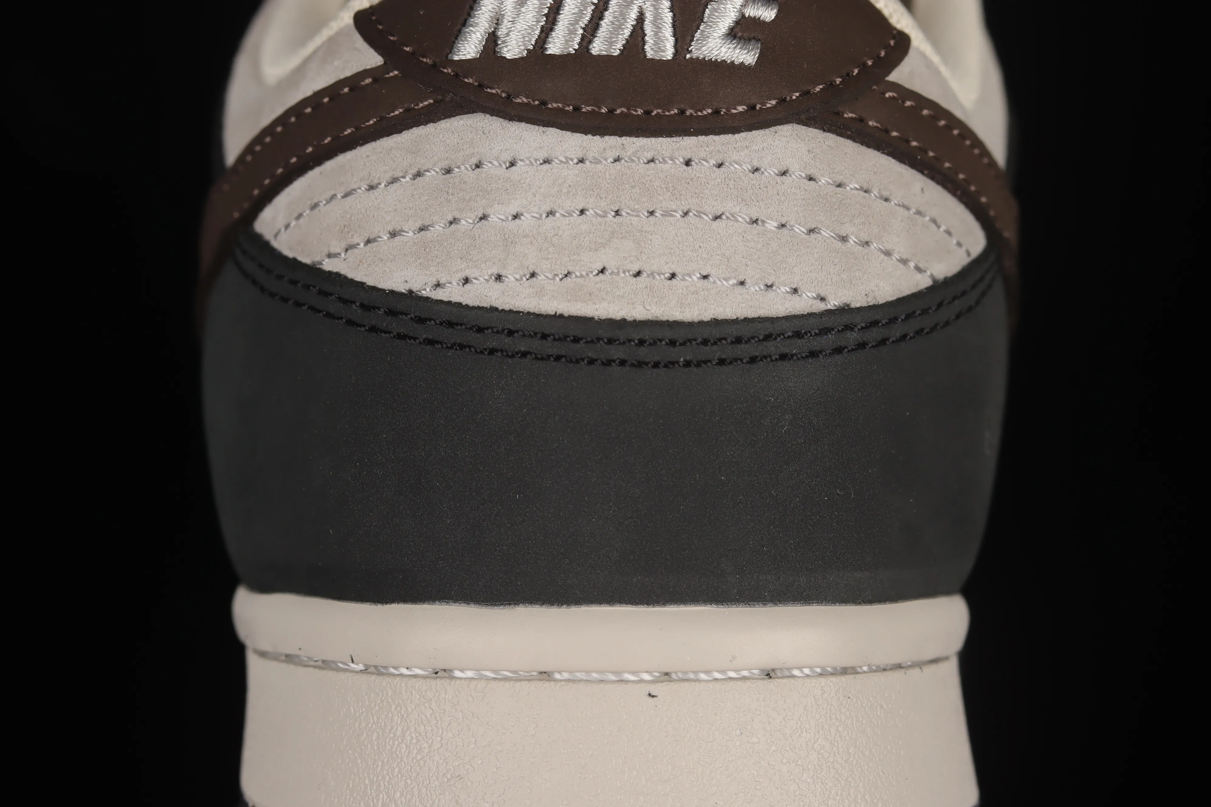 All Categories Nk SB Dunk Series Nk SB Dunk Low Low-top sneakers F version Otomo Katsuhiro x NK SB Dunk Low "Steamboy OST" Otomo Katsuhiro jointly branded SB low-top sports and leisure sneakers LF0039-002